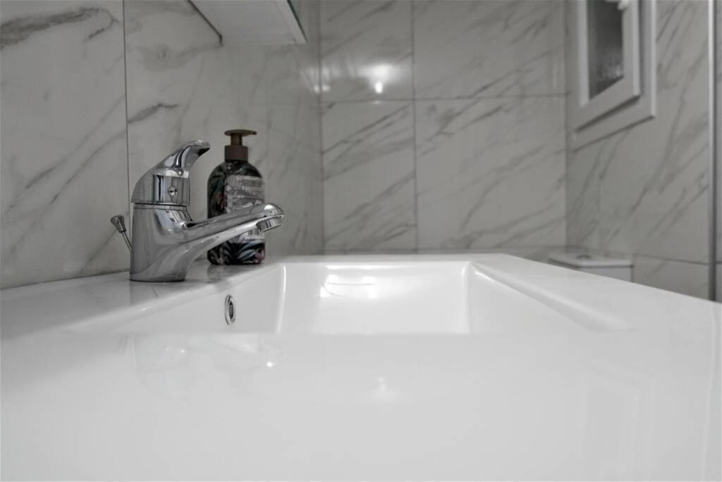 Athens Central 3Bd Apartment Next To Metro Luxury Екстер'єр фото